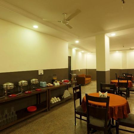 Hotel Square Stay Ню Делхи Екстериор снимка