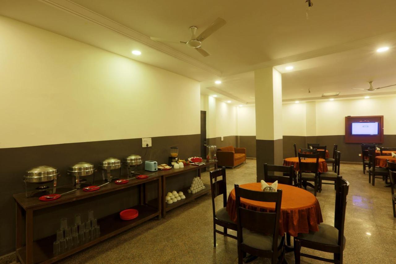 Hotel Square Stay Ню Делхи Екстериор снимка